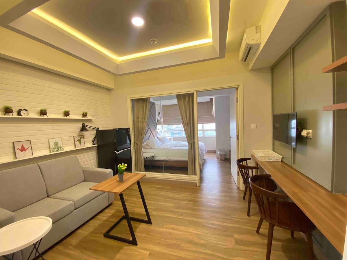 舒适的现代公寓# 7 -靠近雅加达机场的1卧室