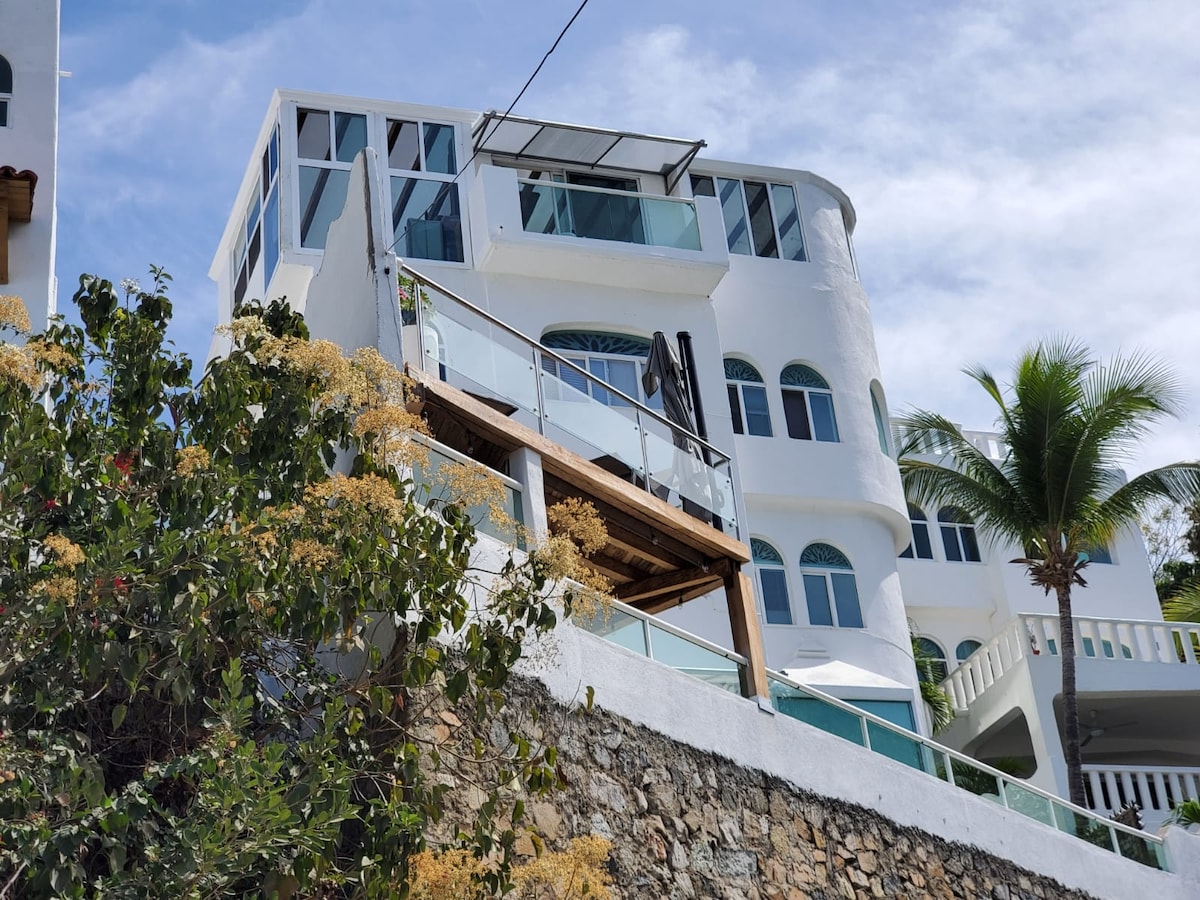 VillaDaris Con Piscina y Hermosa Vista al Mar