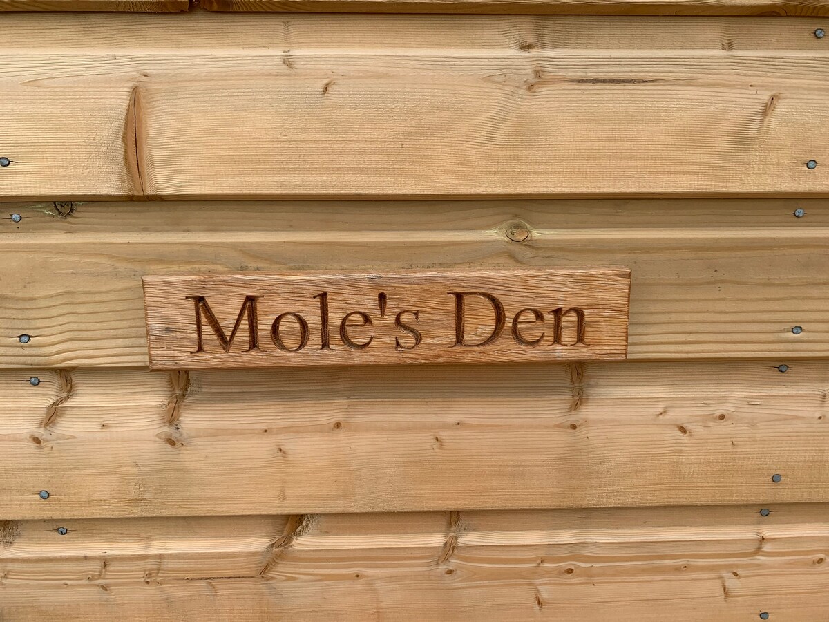 Mole 's Den