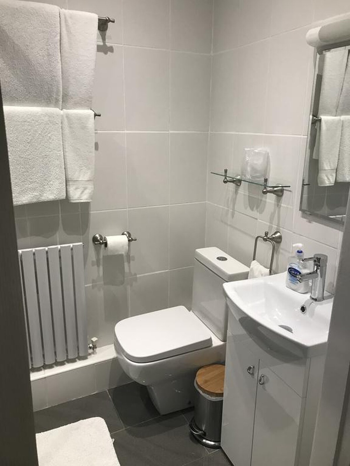Double room with shower at the Bulls Head