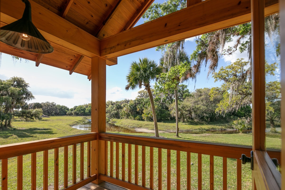 佛罗里达克拉克小屋（ Florida Cracker Cabin ） ，坐落在牧场/迈卡河（ Myakka River ）