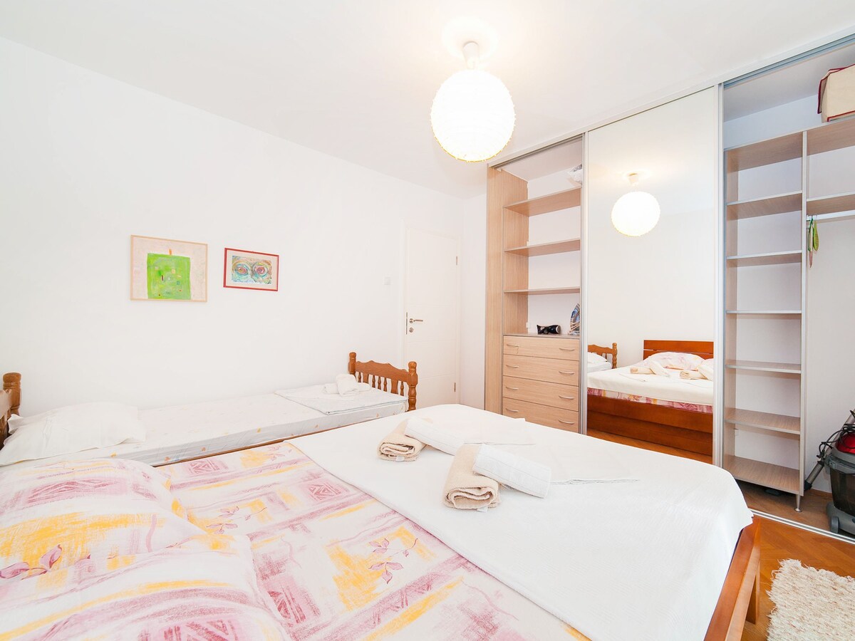 Una - Charming One Bedroom Apartment