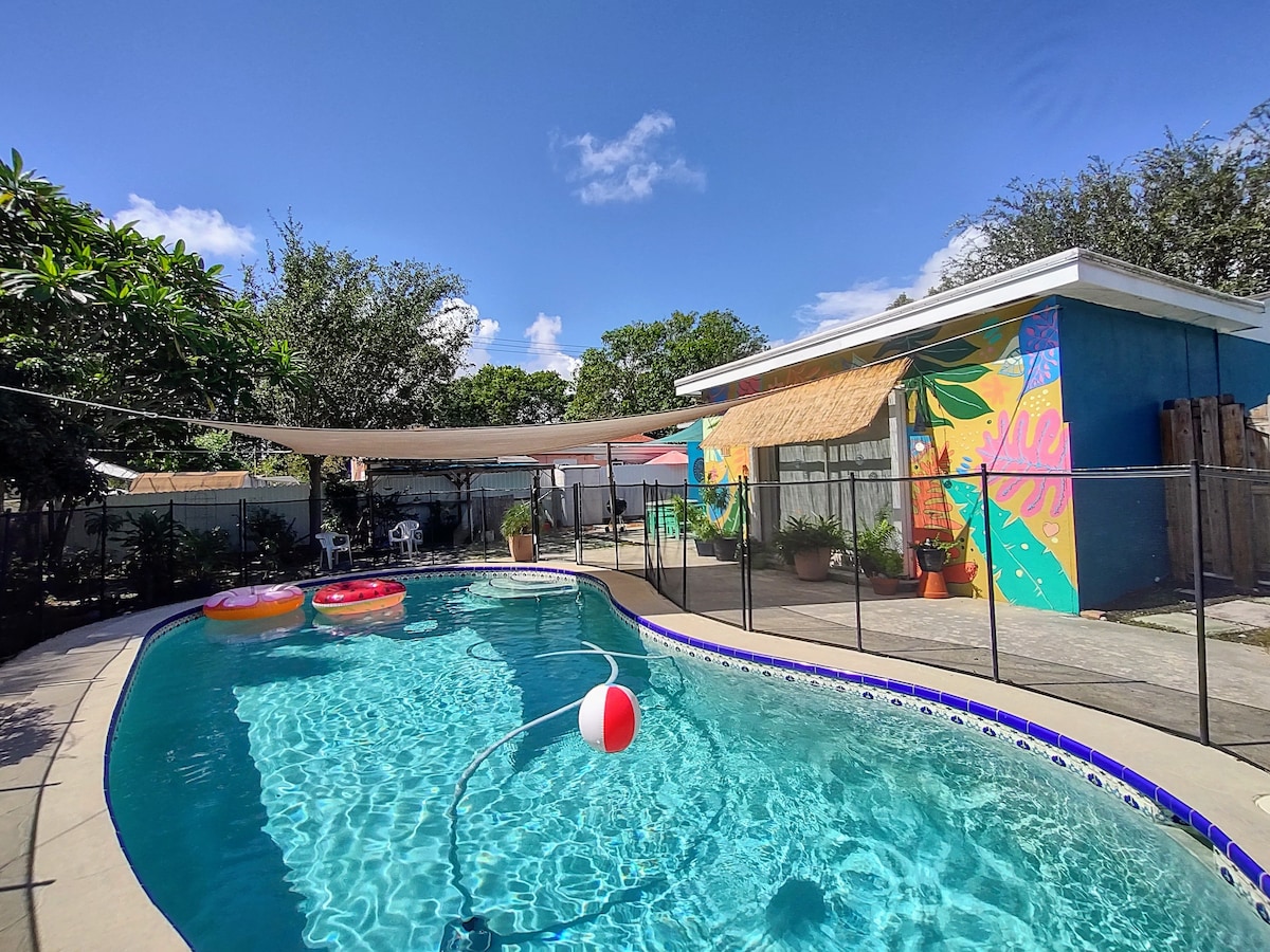 LuckyHouseWPB: fun pool home close to the beach