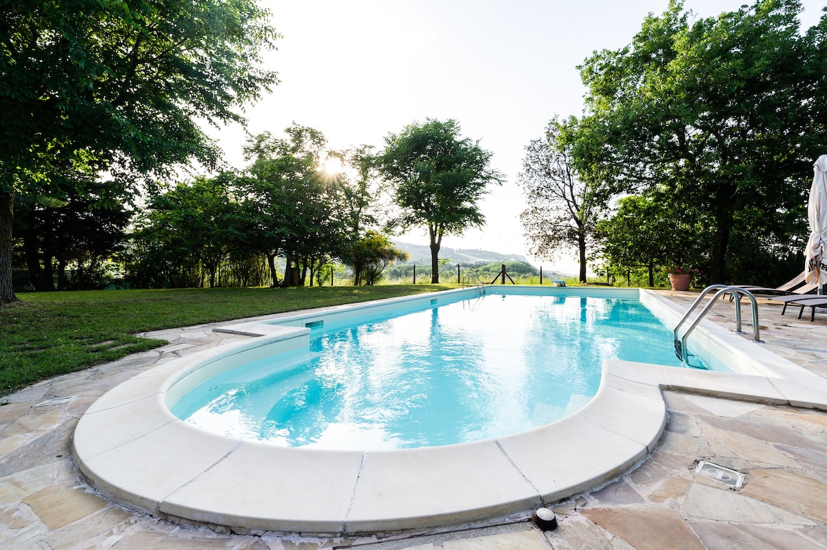 Villa con giardino,piscina,idromassaggio vistamare