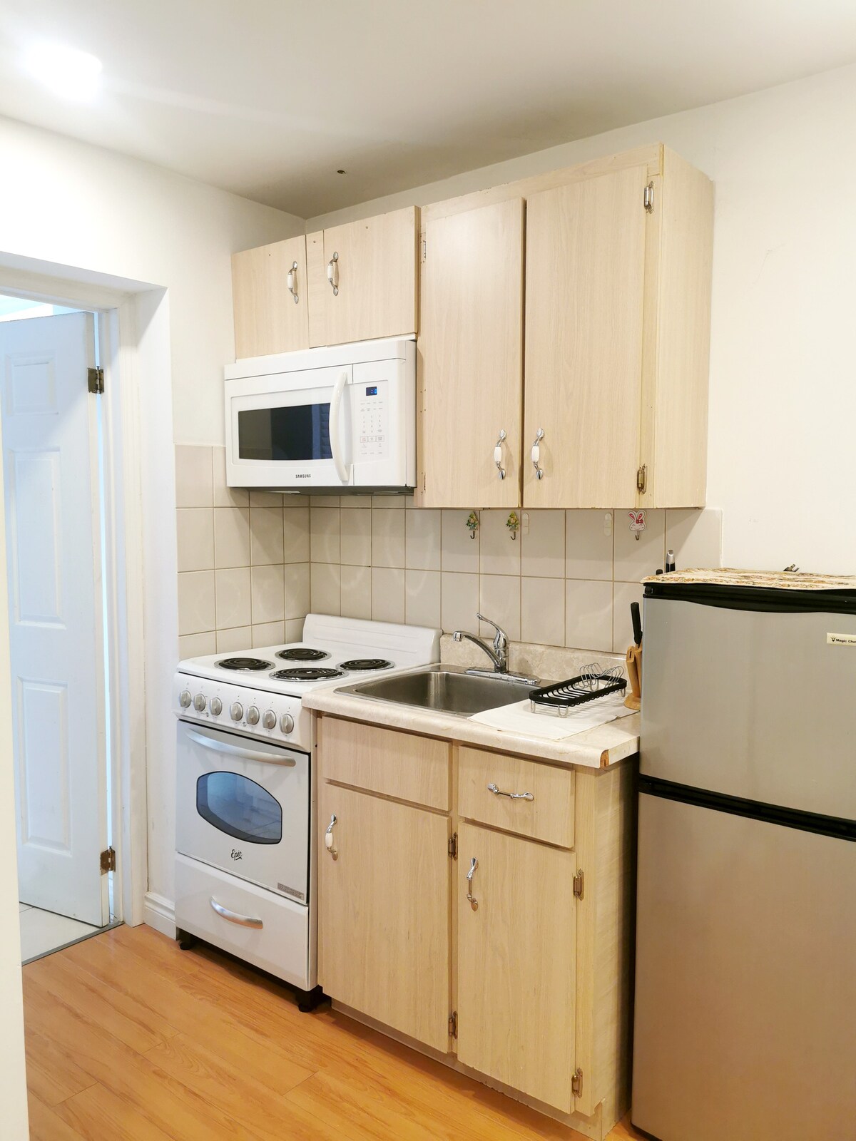 Small cozy suite in the heart of Kensington Market