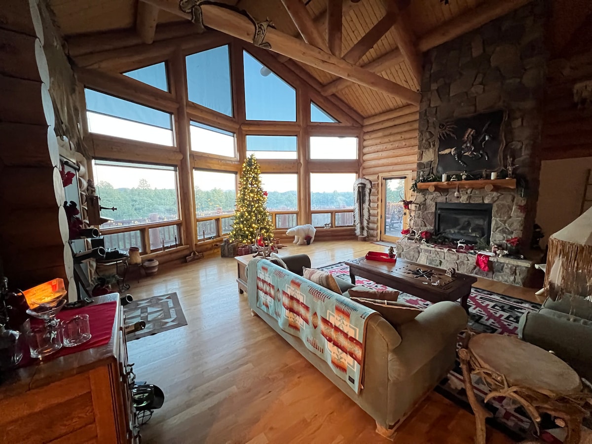 Log cabin Views~ privacy~sauna & hot tub