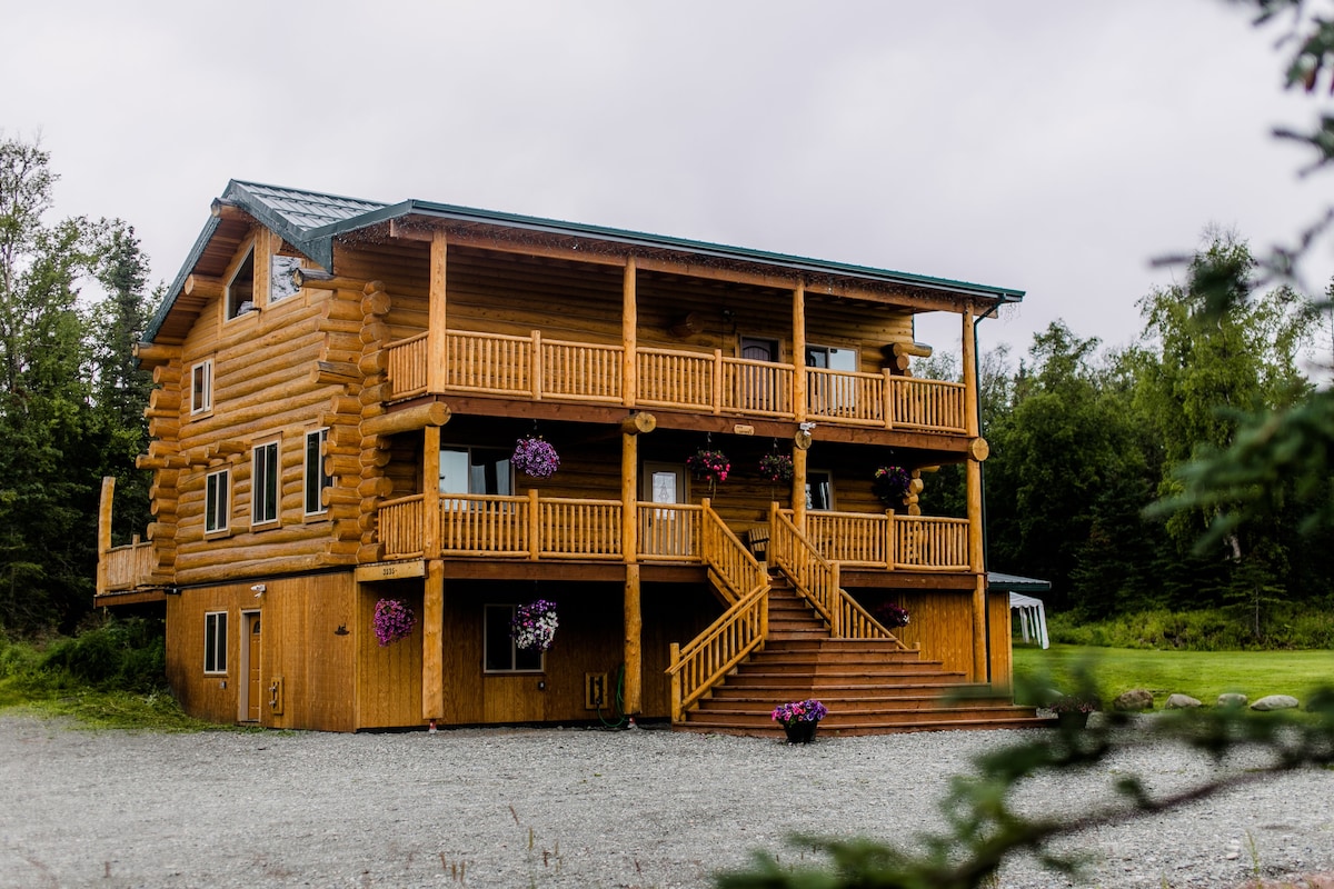 Alaska Knotty Pine B&B Mountain View Suite Room