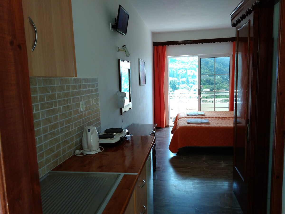 Studio for 2 with balcony, view, a/c & kitchenette