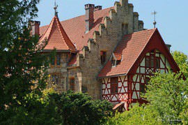 艾森纳赫（ Eisenach ）附近新哥特式城堡的大型公寓