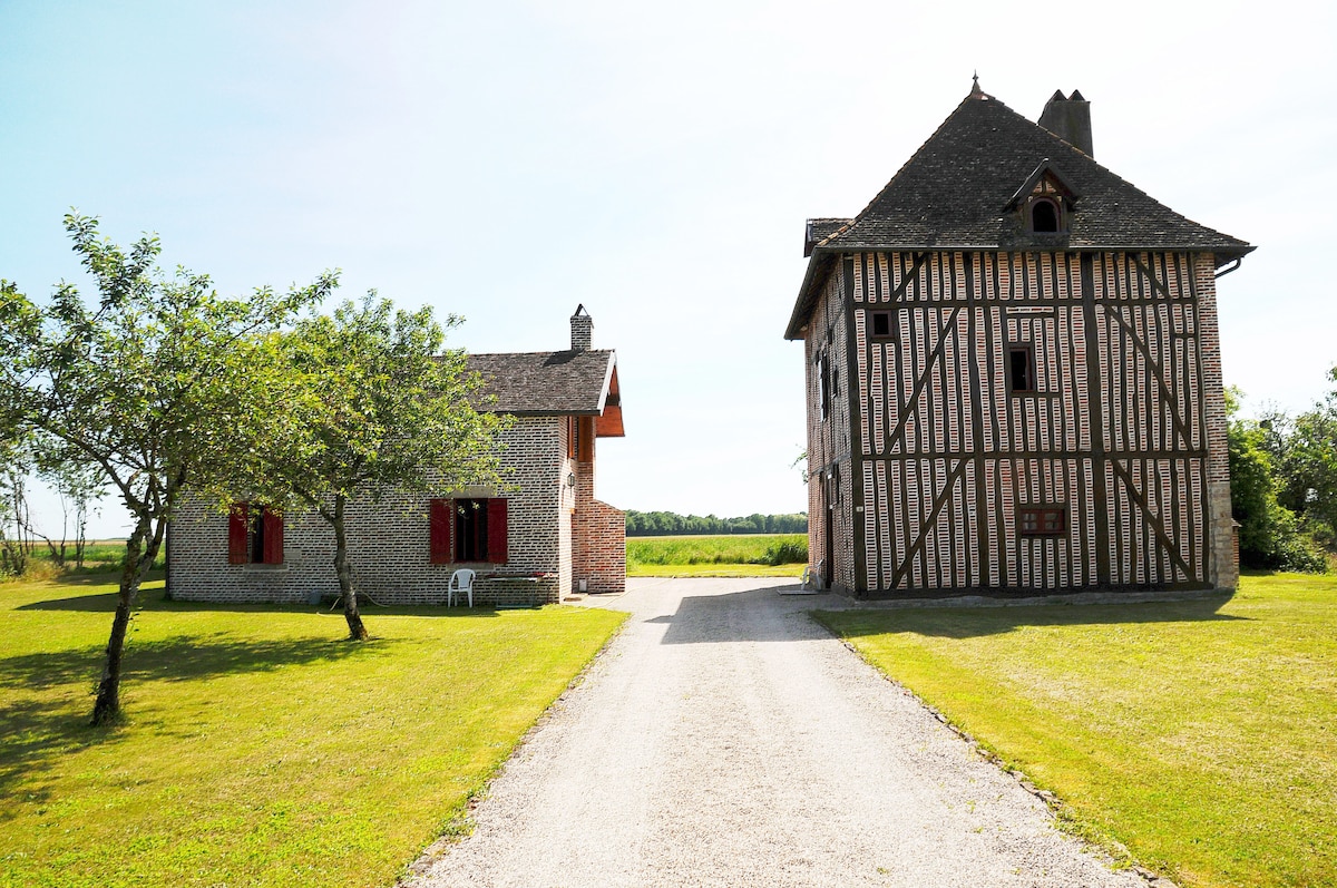 博讷（ Beaune ）附近有两座美丽的豪宅。