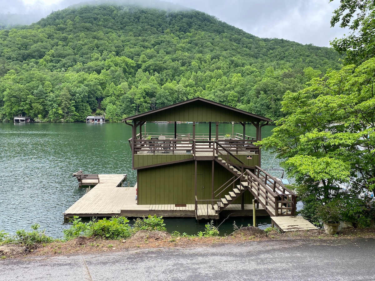 Lakefront Chalet on Burton