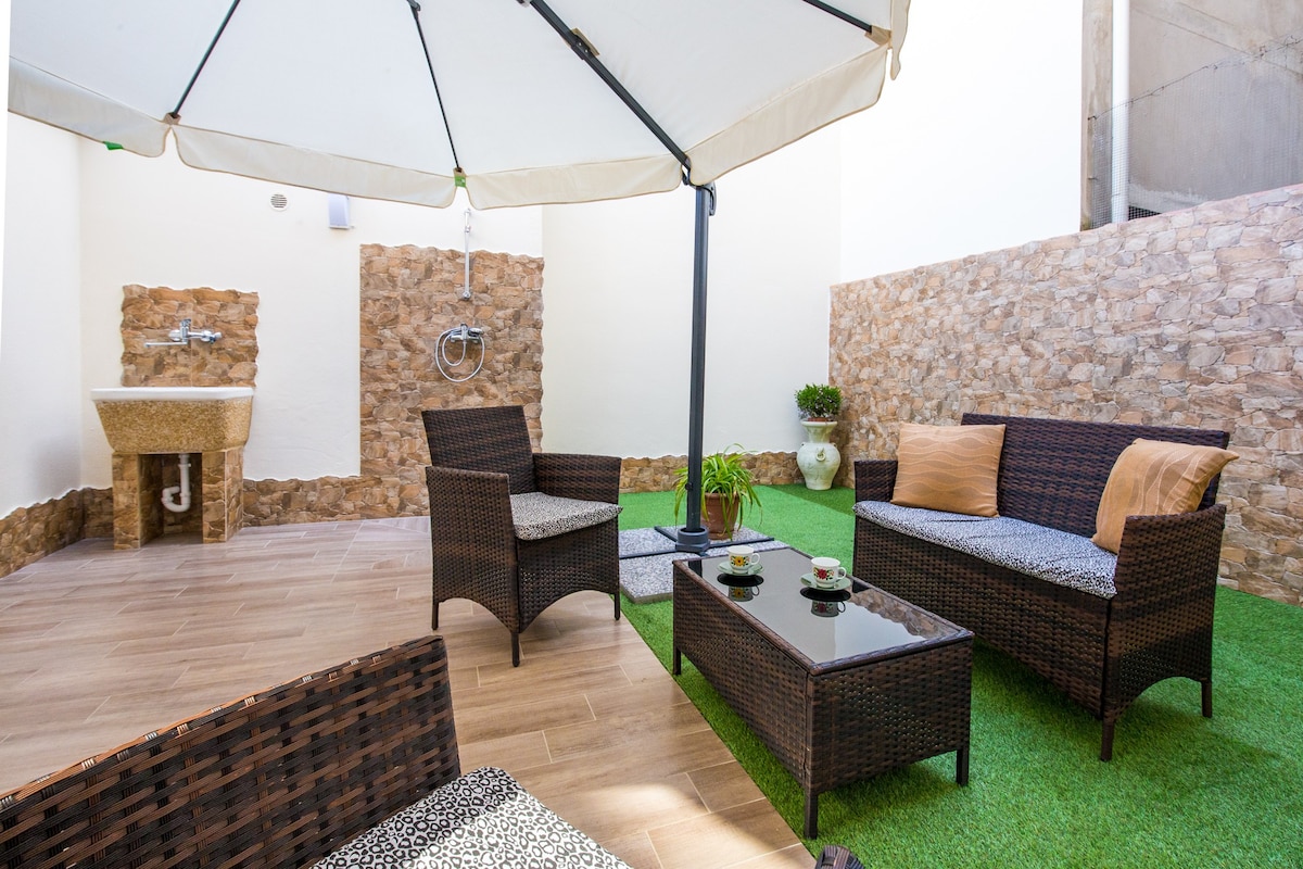 Milazzo Apartment with additional shower in Garden