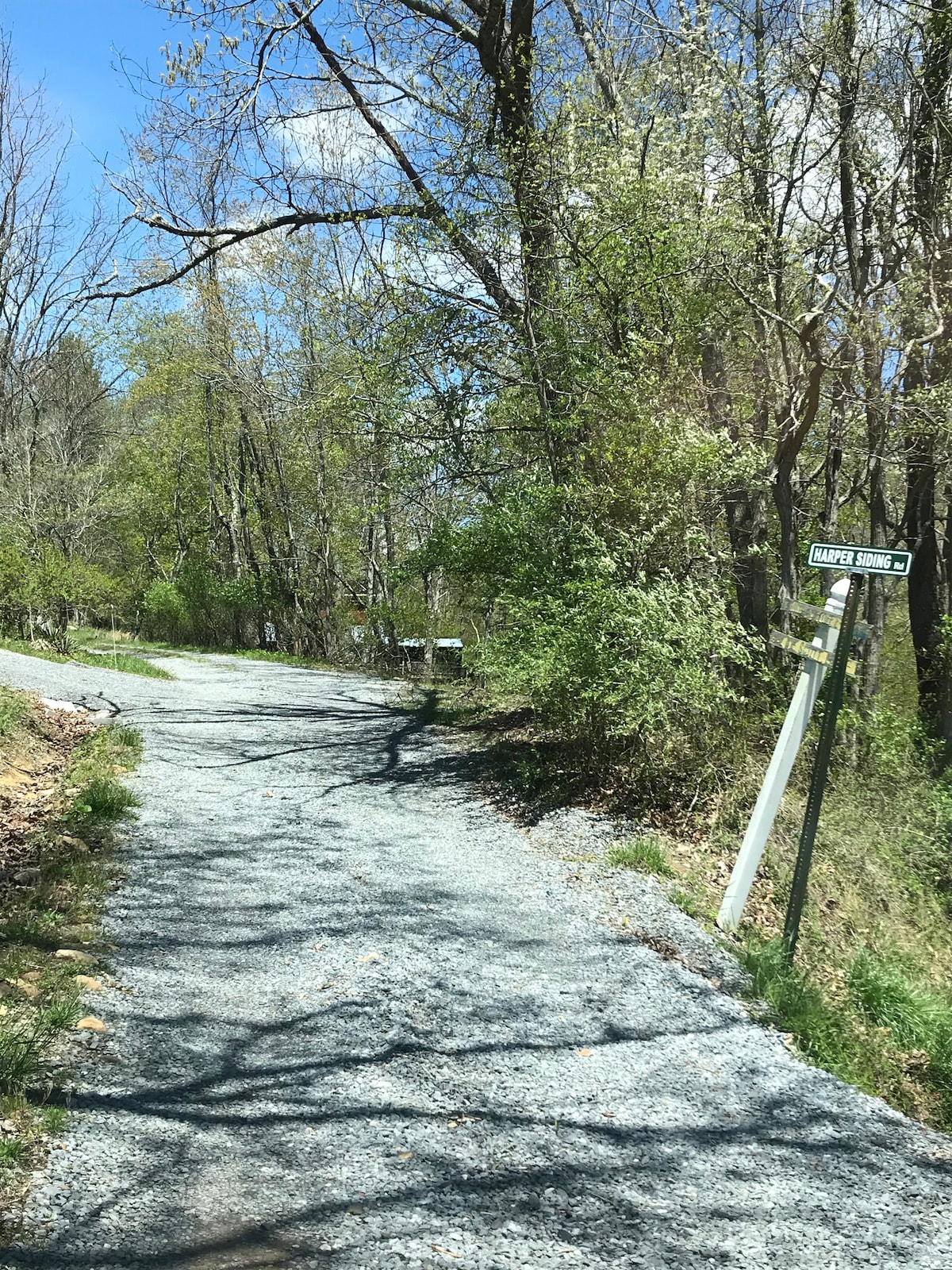 格林布里尔河（ Greenbrier River ）附近的迷人小屋