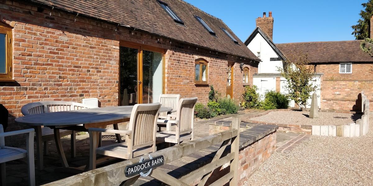 Paddock Barn, Bridgnorth ：现代化改造的谷仓