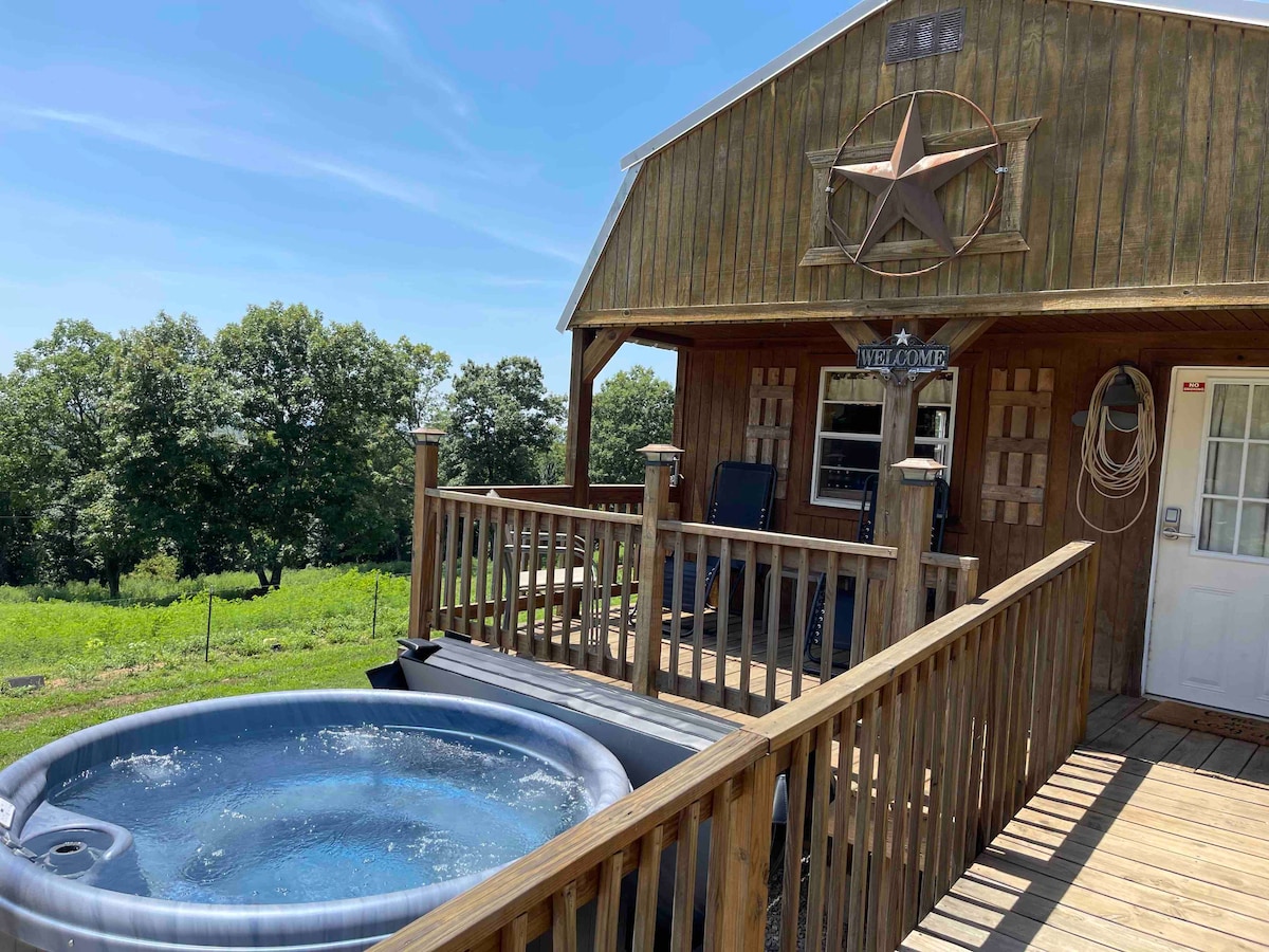 Buffalo River Cowboy Cabin Getaway and HOT TUB!