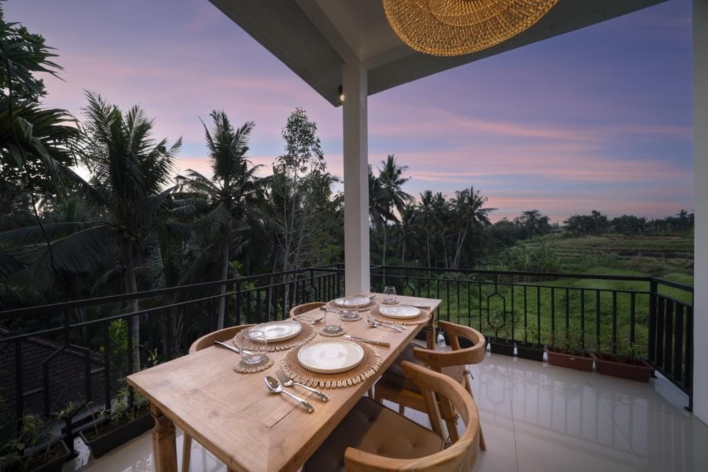 Serene super king bed jungle suite rice paddy view