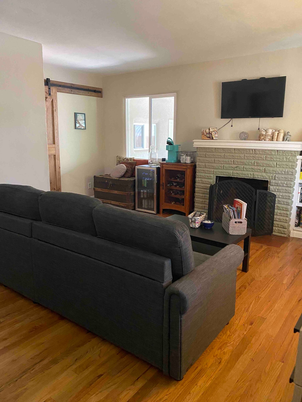 Bed/Bath/Living Room near Nob Hill, airport, & UNM