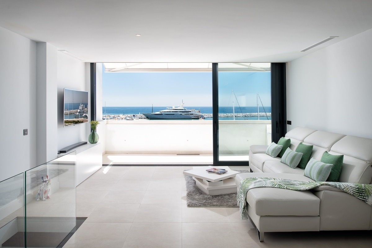 Puerto Banús Luxury Duplex with Panoramic Views