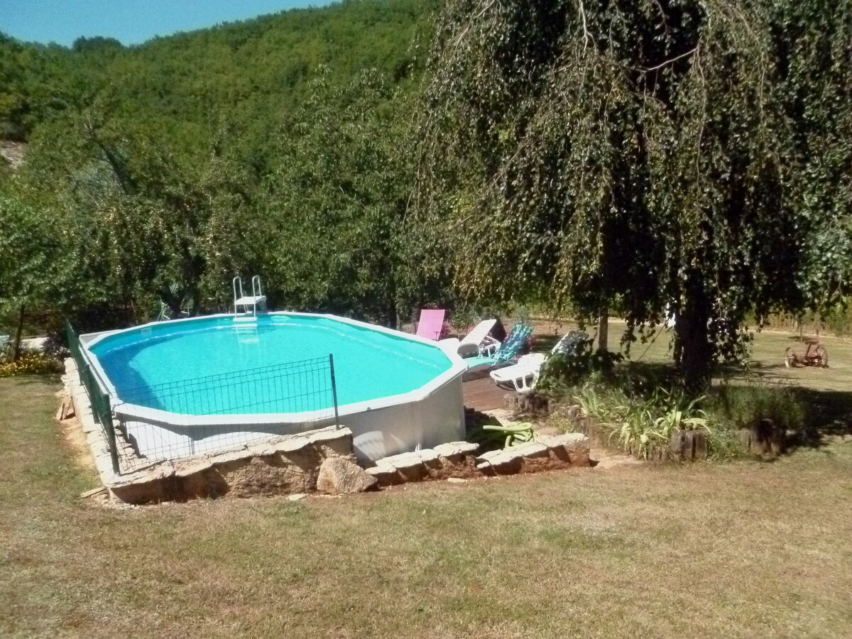 Périgord Noir Quercy Gîte grand jardin et piscine