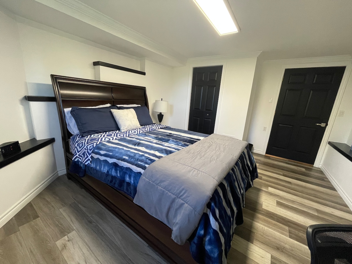 客房# 1带标准双人床的舒适单卧室