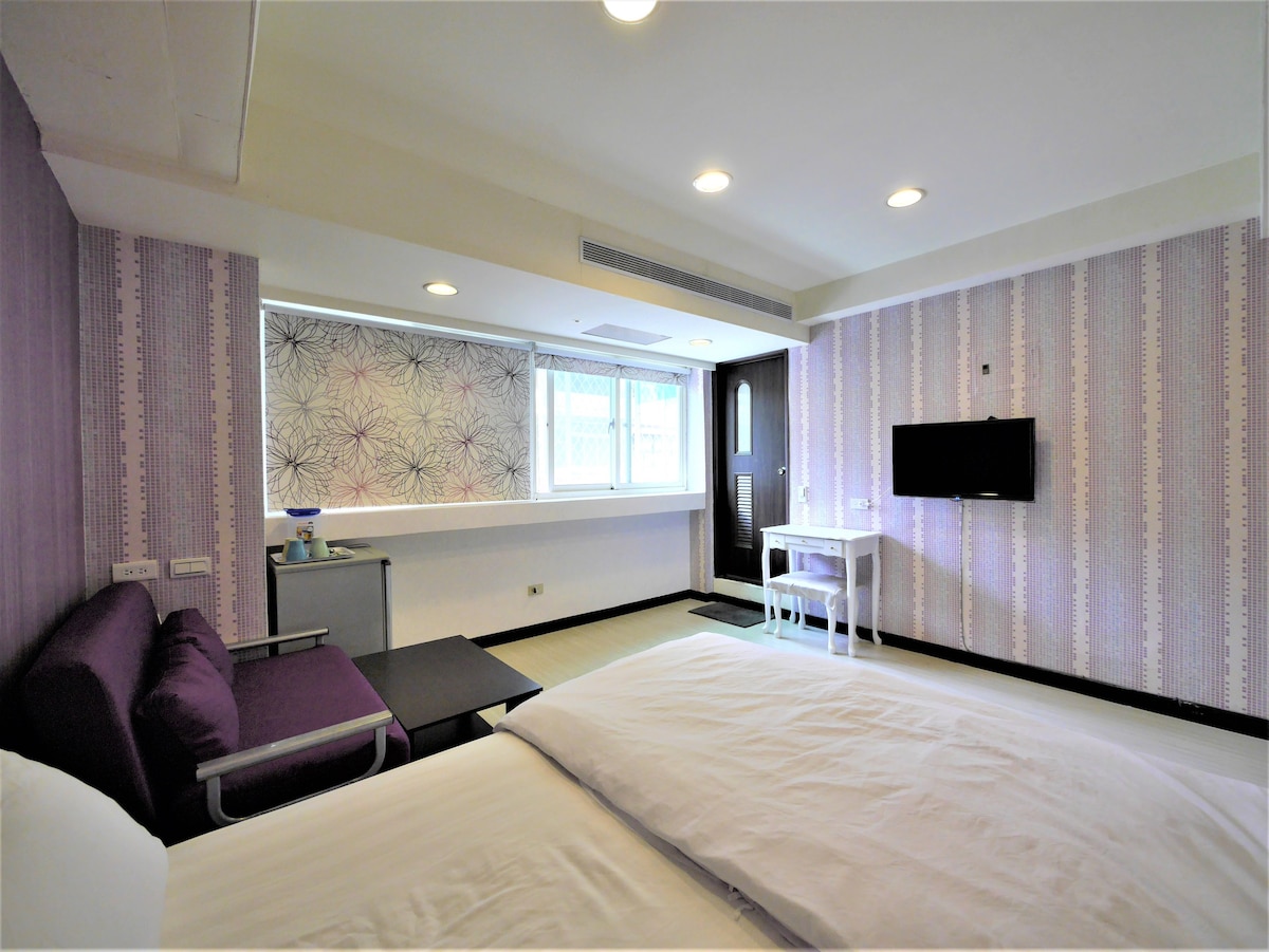 台北西門町~紫色浪漫(電梯/獨立衛浴間~禁菸~2人以上入住，與需使用2張床者，需加收費用)