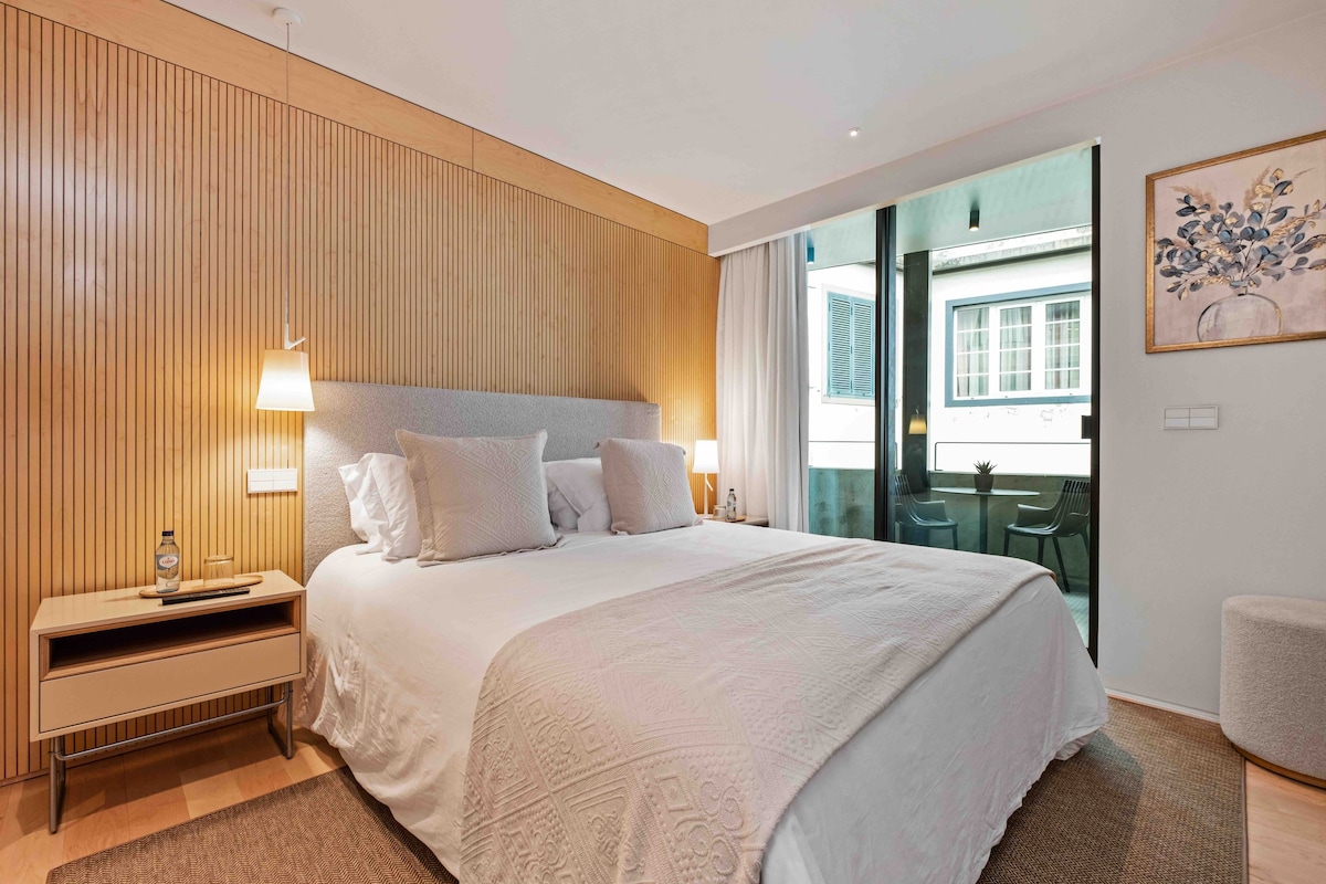 Modern 1-Bedroom w/Private Terrace @ Savoy Insular