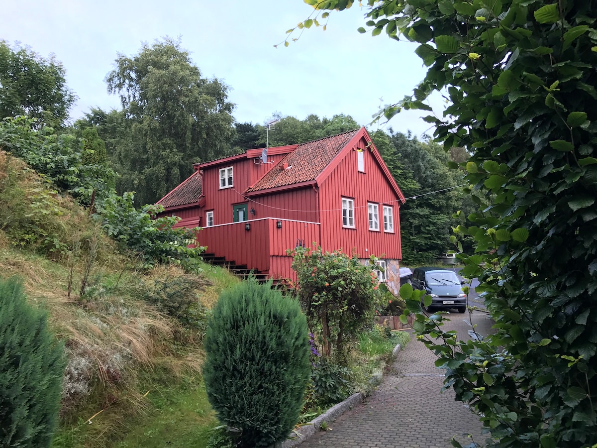 Gjestehus med 3 soverom sentralt på Tromøy.