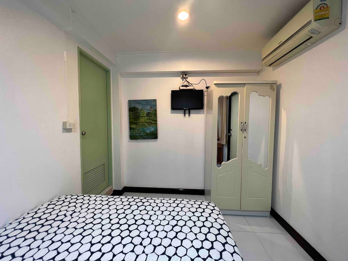 Double bed&attached bath- ASOKE BTS/MRT walk 5min