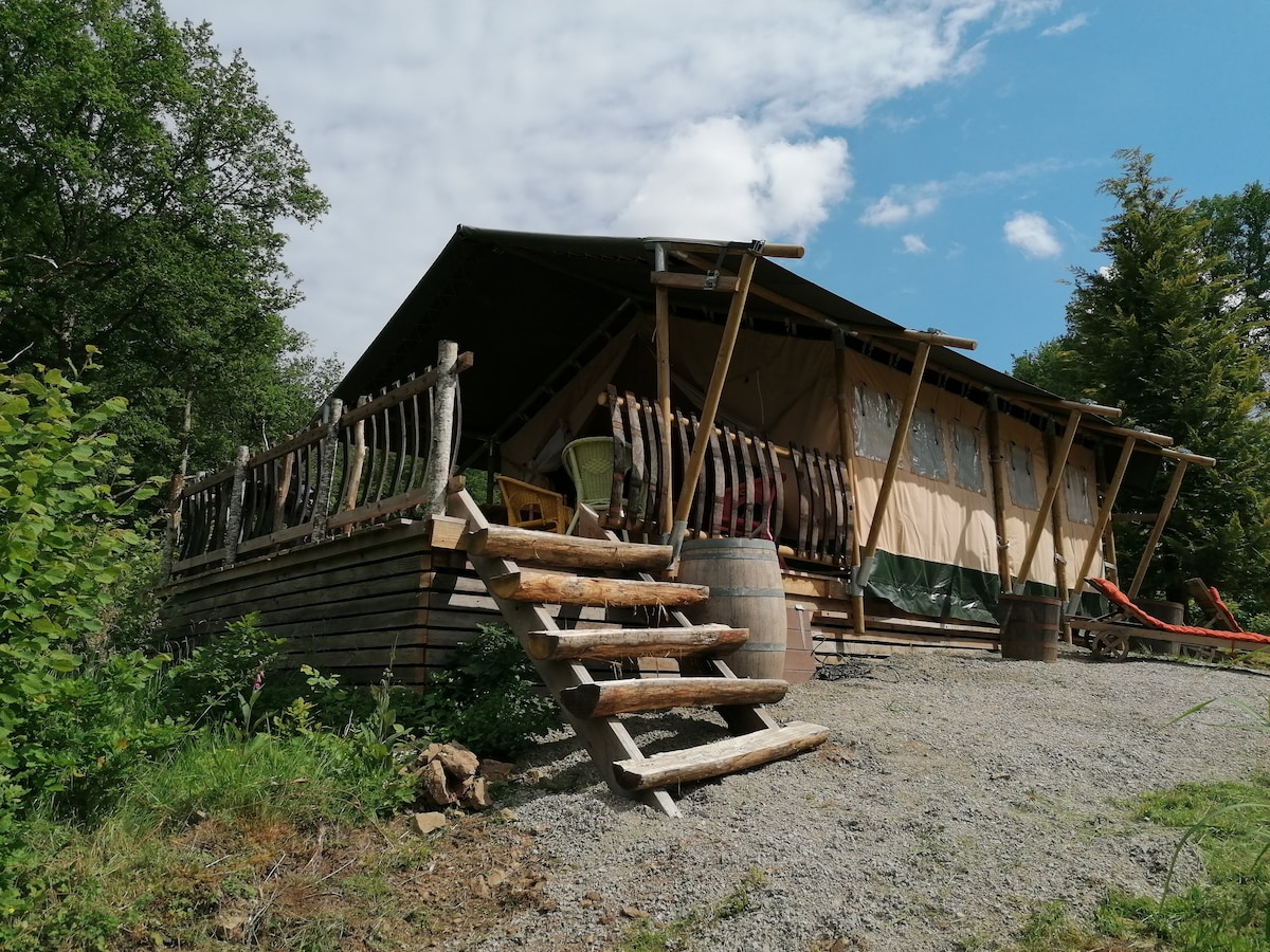 木质露台上的小屋帐篷， 45平方米