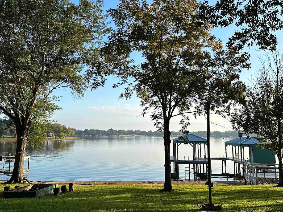 Lake House - Amazing Views, Private Dock, 8-Beds