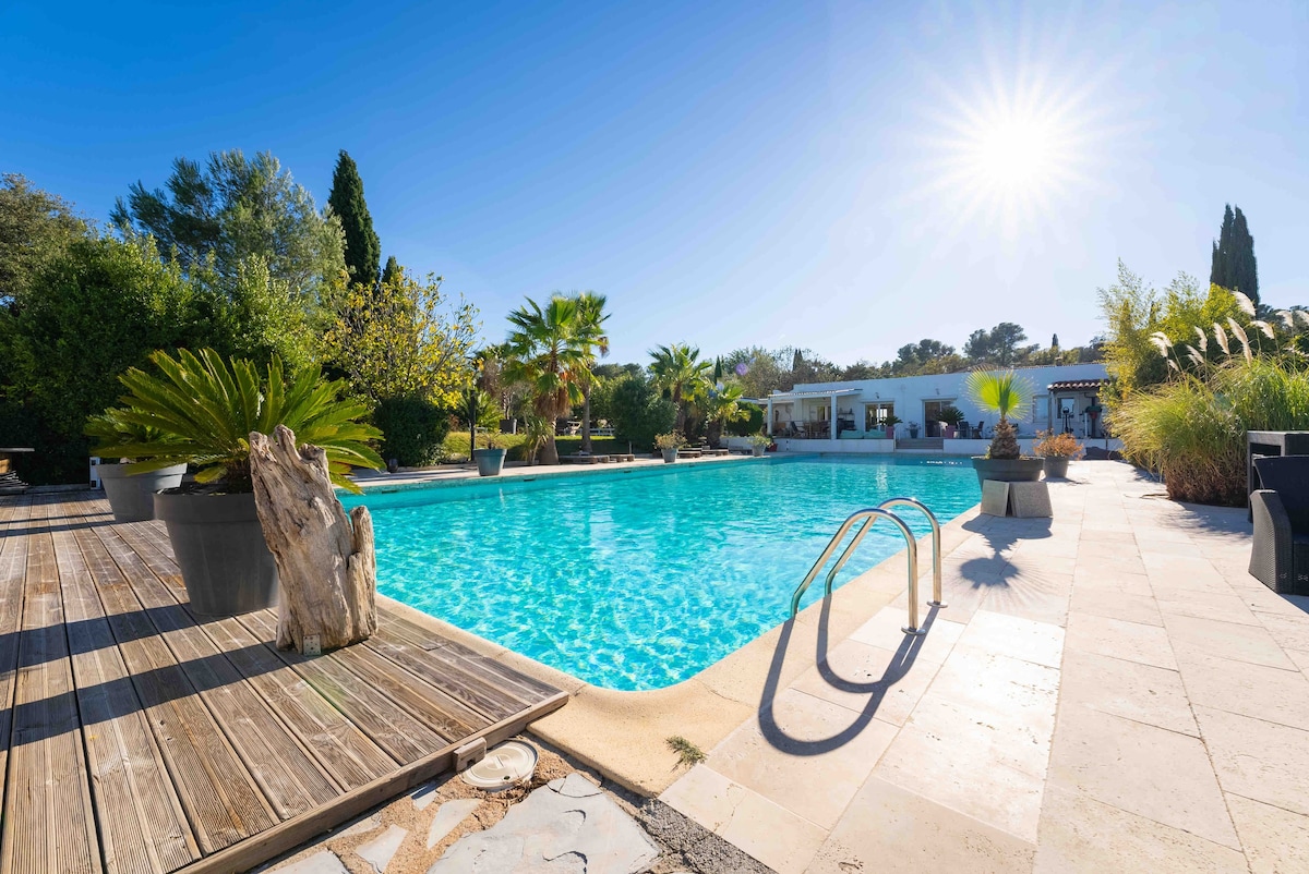 Gite/studi 3p clim, piscine et jacuzzi en Provence