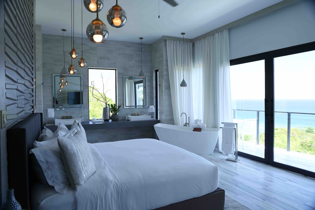 Oceanview Luxe Penthouse Suite + Pool & Butler