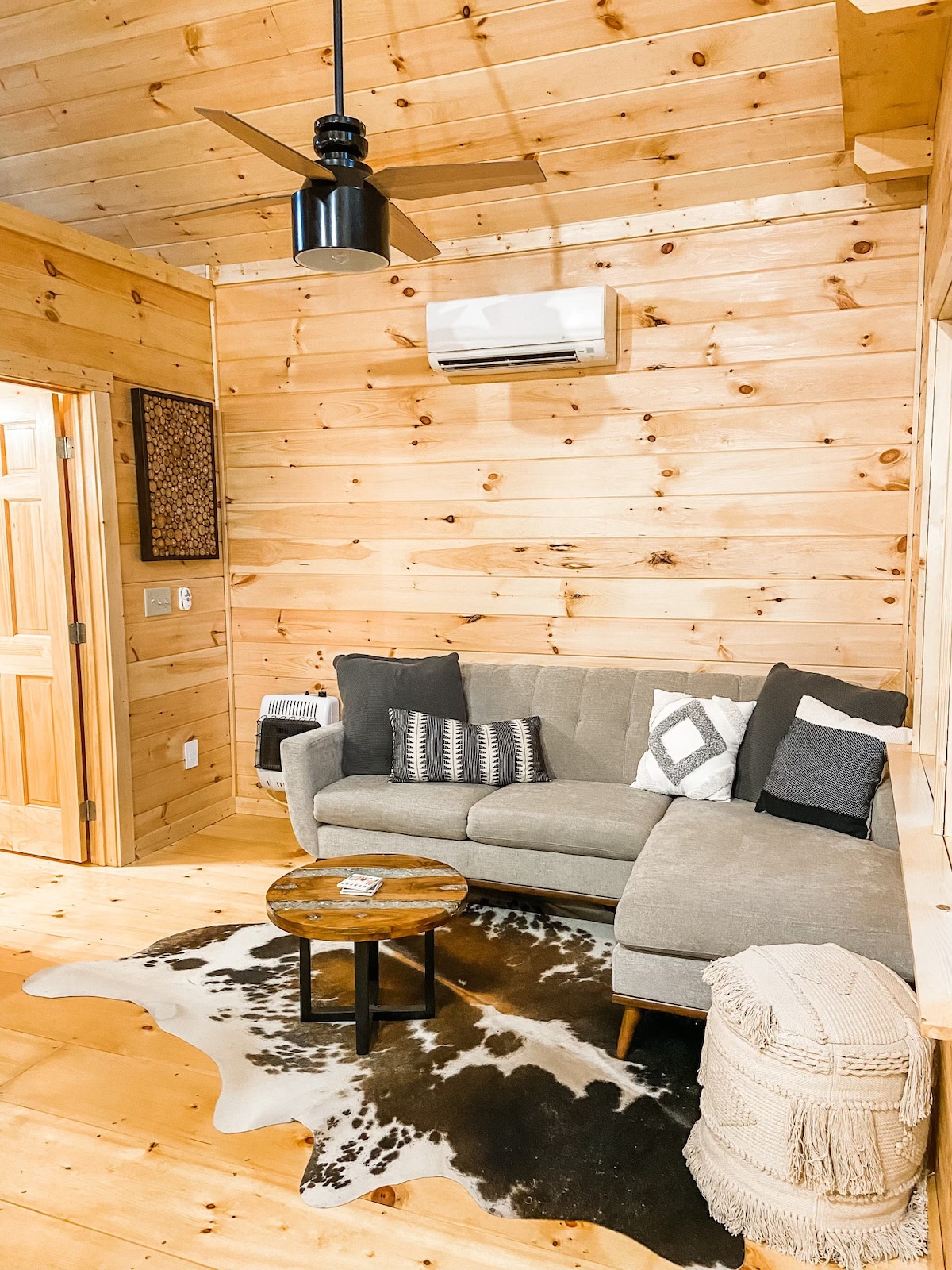 Pet-friendly tiny cabin! *NEW BUILD*