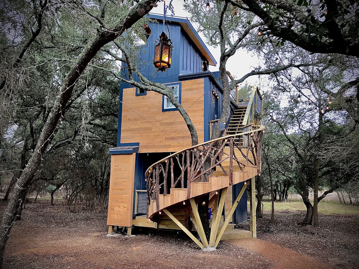 Acorn Treehouse at HoneyTree Farm