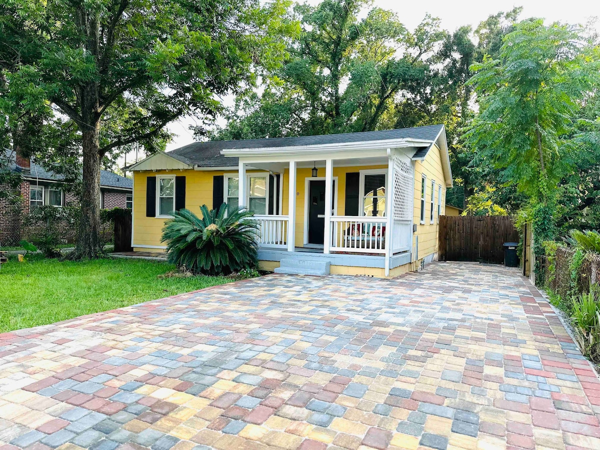 Unique  Design Bungalow in Jax  Riverside Area.