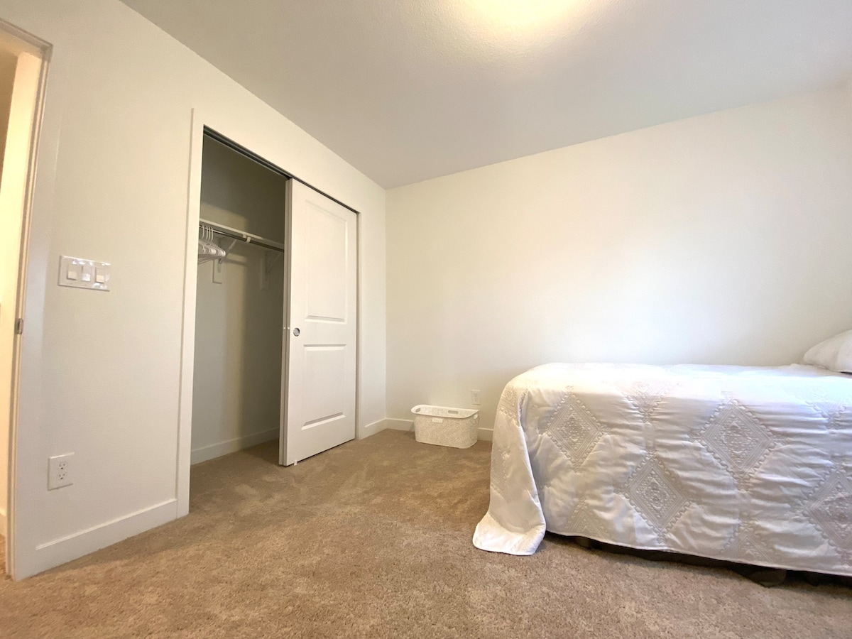 舒适的卧室（标准双人床） ~步行可达步道（ 2室）