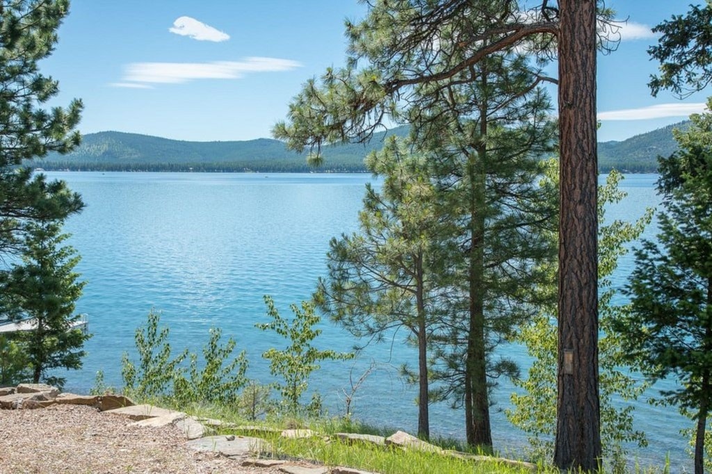 小比特鲁特湖（ Little Bitterroot Lake ）上的Bitterroot平房！