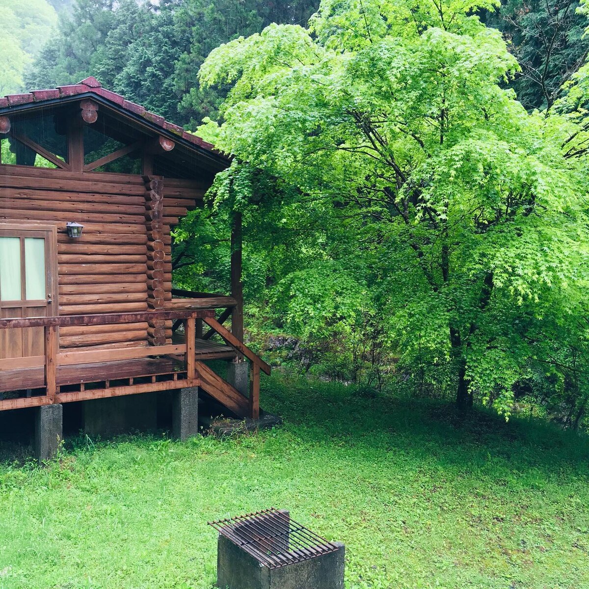 Shimanto的自然度假村，可供2人入住的独立小屋