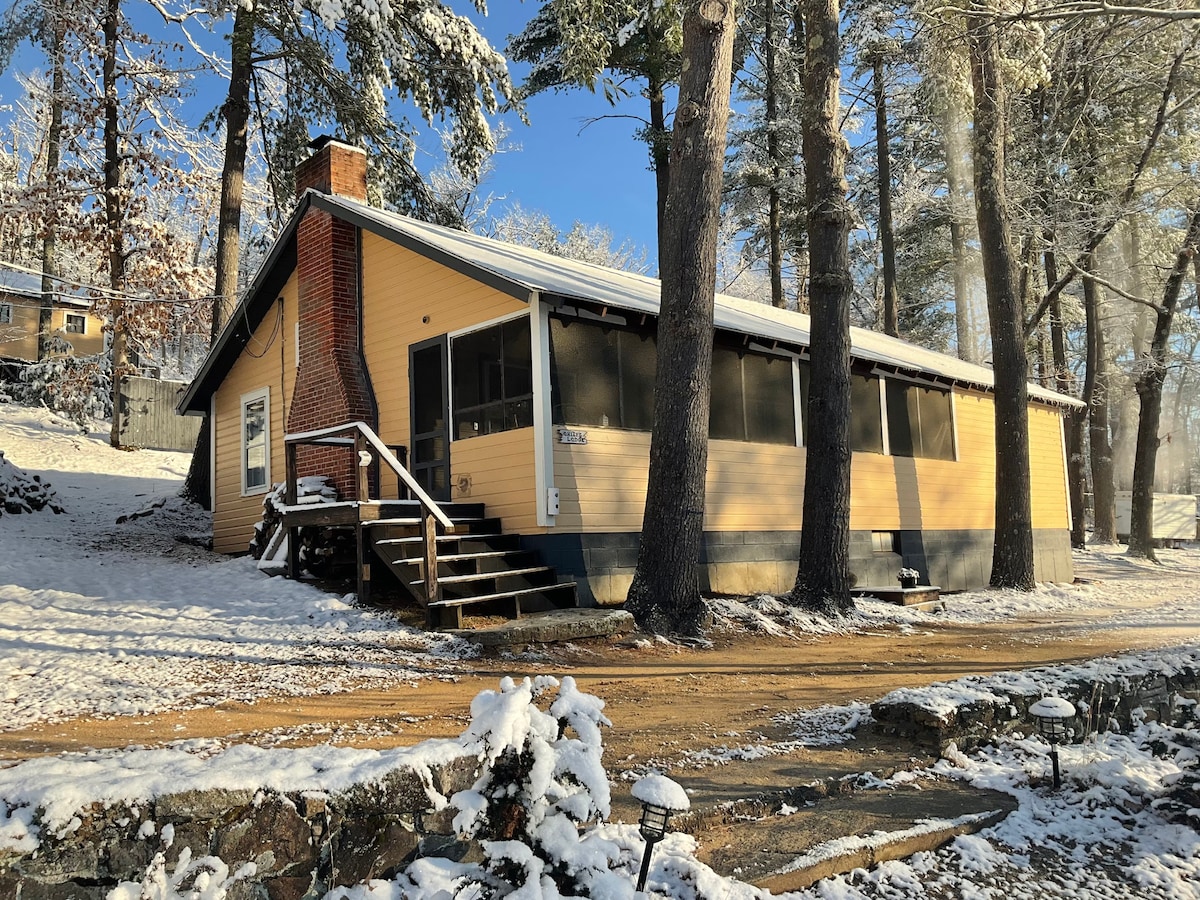 D. Chief 's Lodge Cheerful Cabin at the Camp