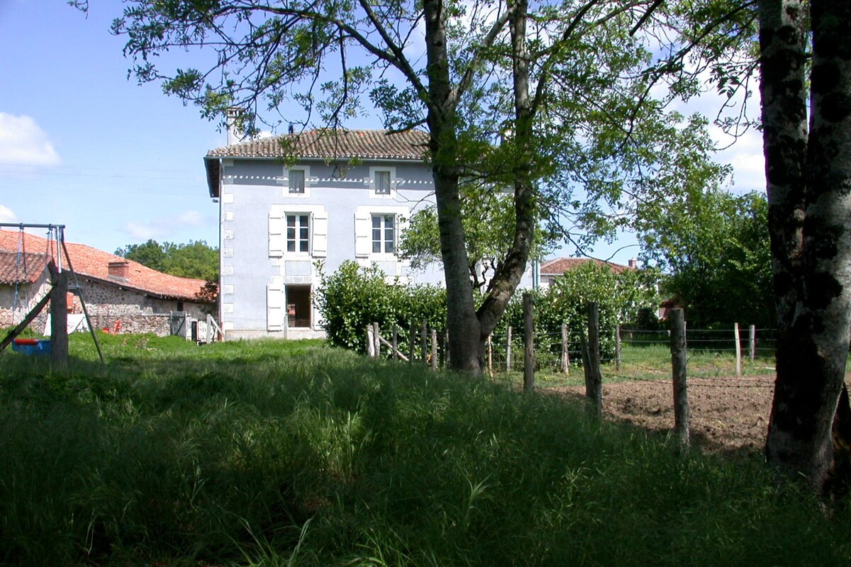 La Maison Bleue, NF Room 3