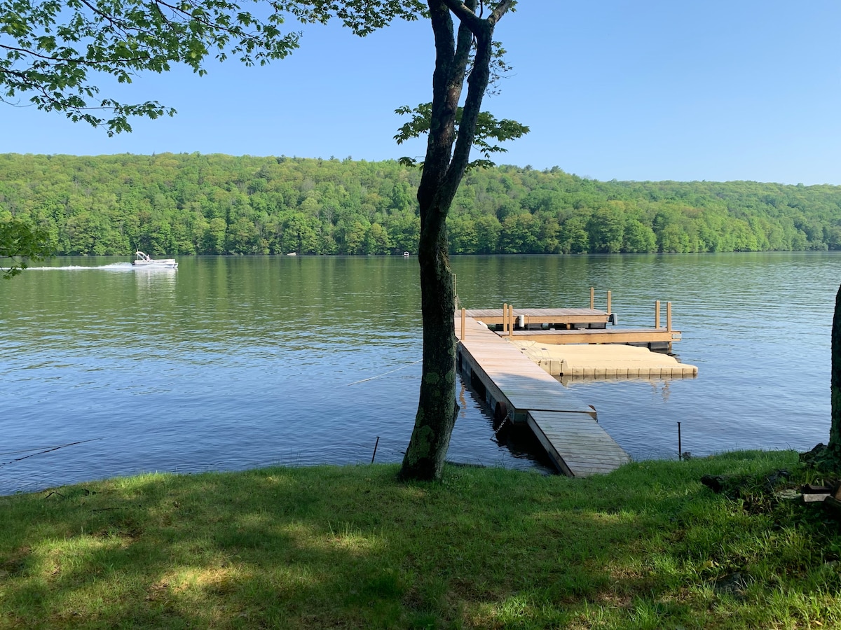 Luxurious Lakefront House w/ Private Dock!