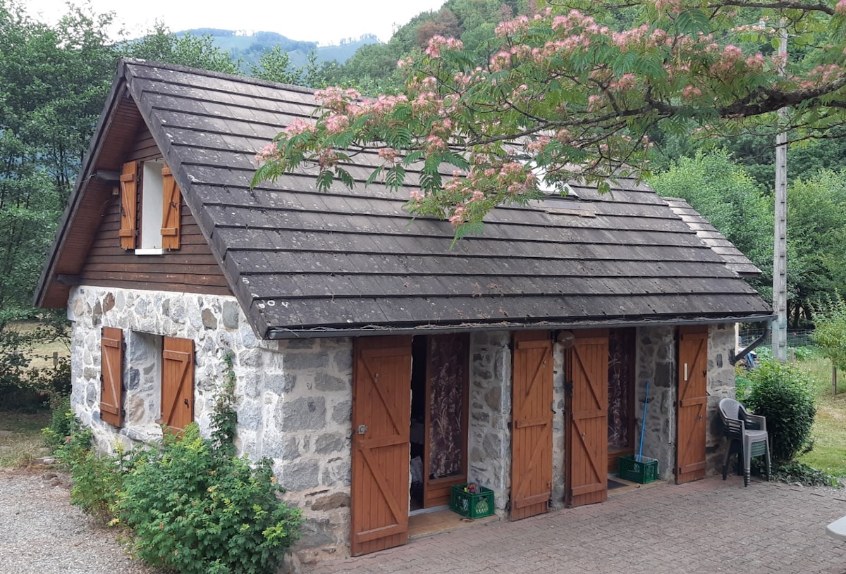 Stone house-Ariège-Ustou Guzet view Pyrenees