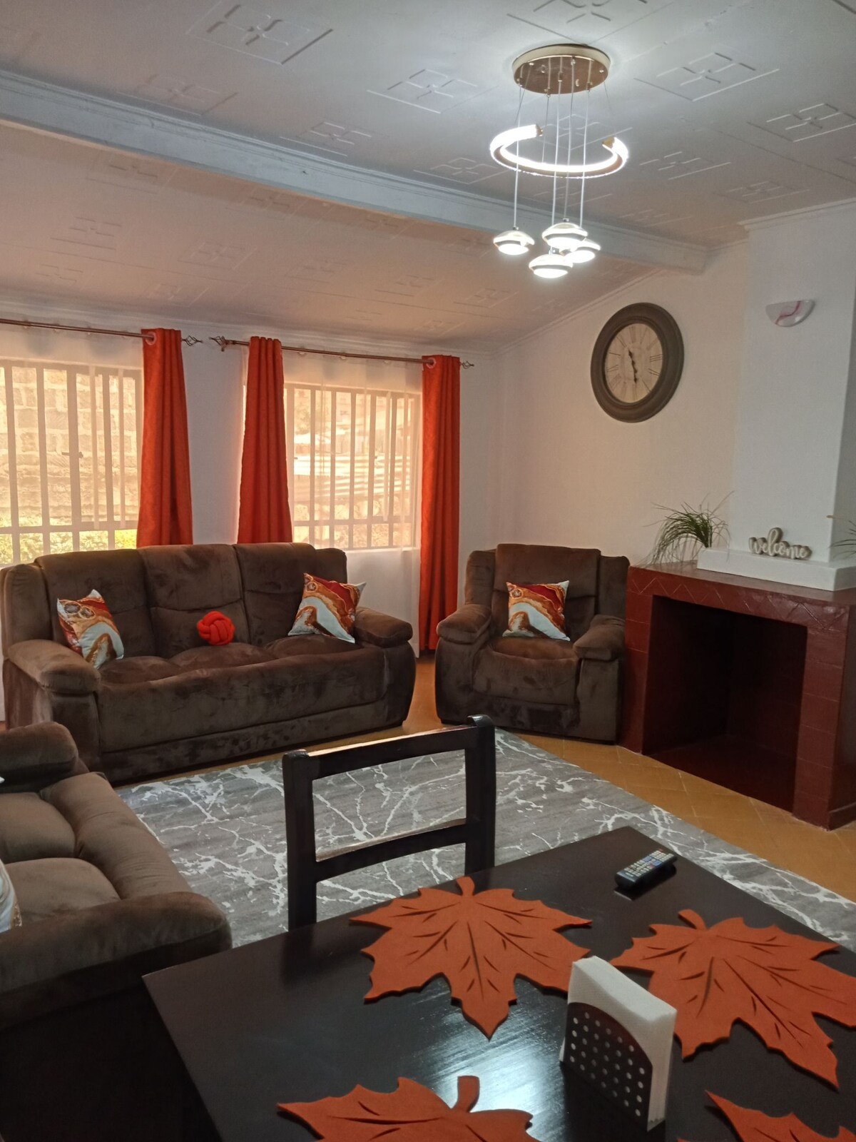 A cozy 3bedroom will ample parking in town