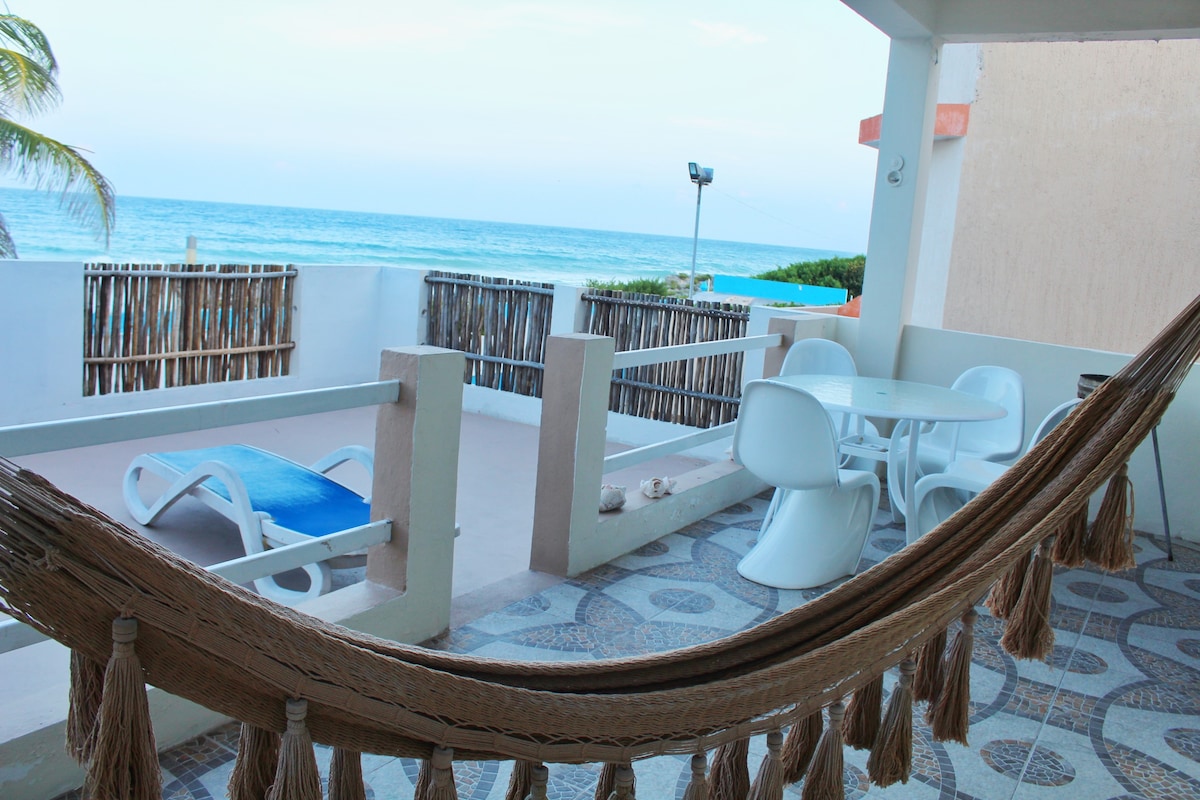 Ocean View Villa w/ Balcony, Pool & WIFI