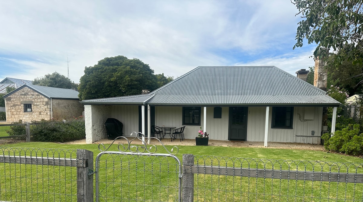 Ulva cottage - history in the heart of Penola