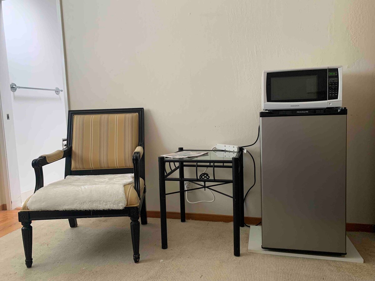 The Serenity Suite (w/mini-fridge&microwave)