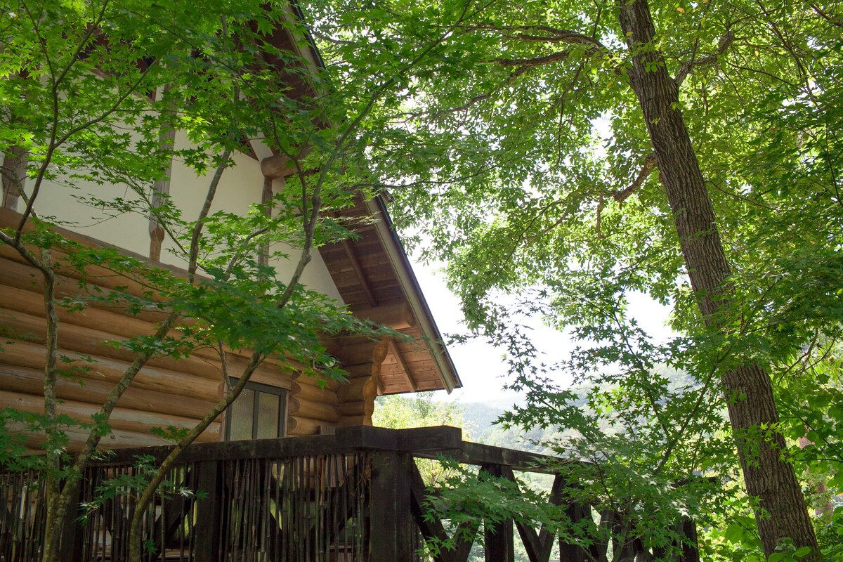 美しい自然と静かな時間を、大人だけの湖畔の隠れ家で…
kaso空間 上山ログハウス