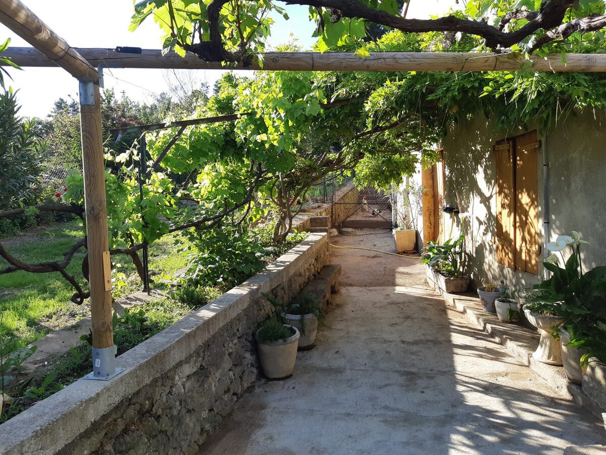 Maison indépendante 5 pers sud Ardèche "Les Arums"