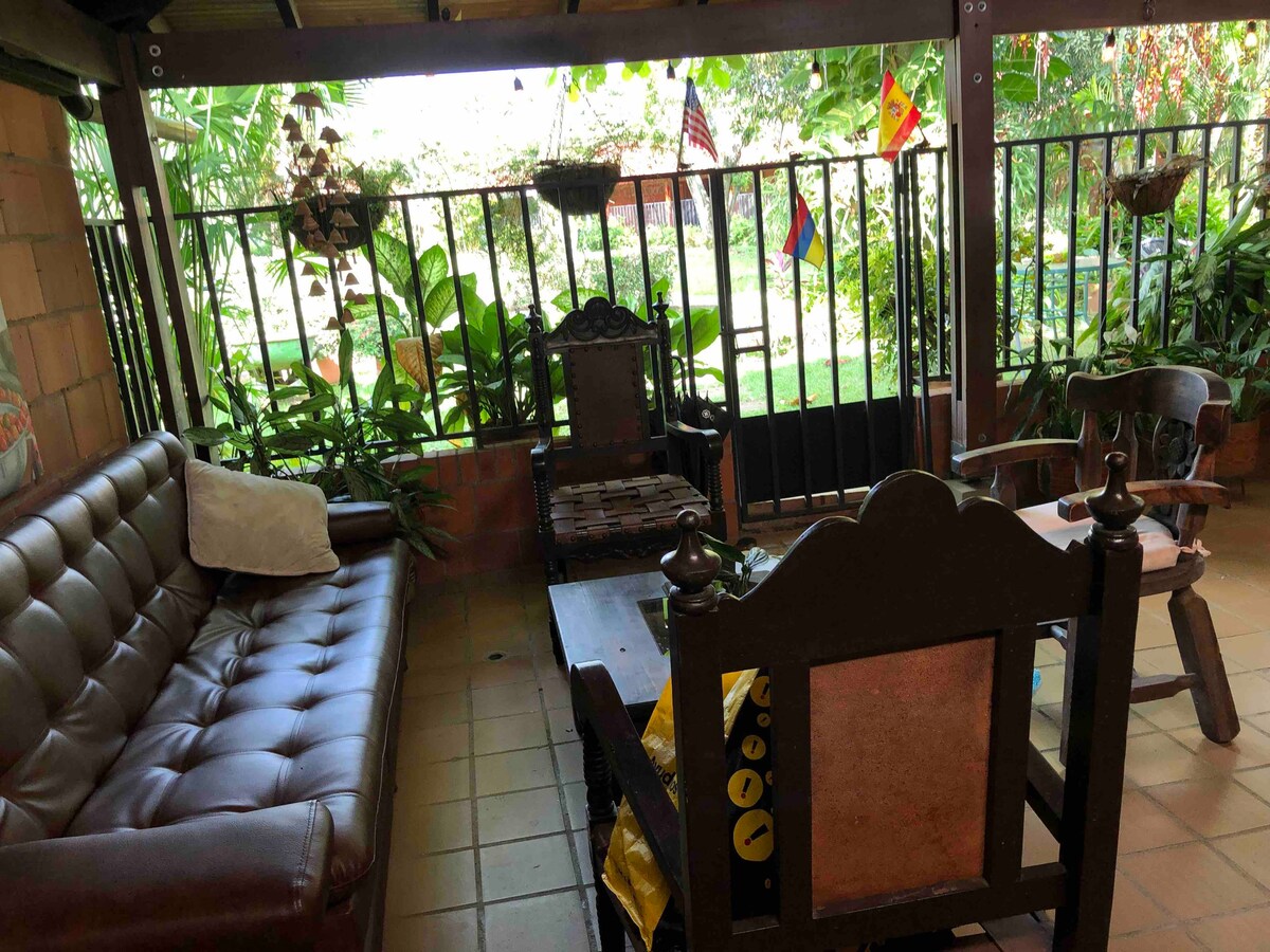 Lovely 3 bedroom condo with access to pool.