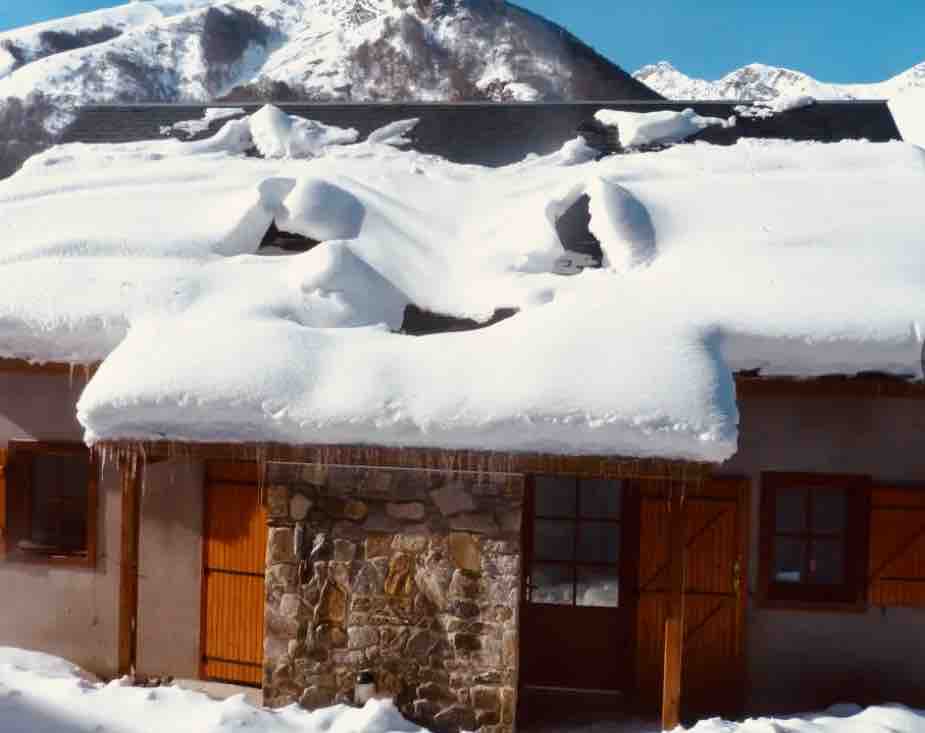 曼迪度假木屋-游泳池、有顶停车位和景观